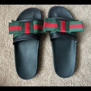Gucci bow slides ❤️💚🎀